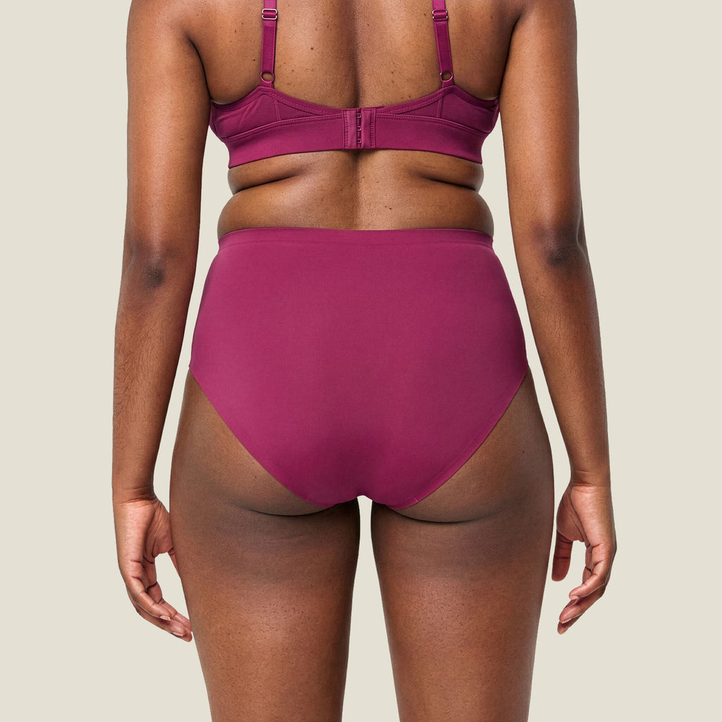 Back view of WUKA Stretch Midi Brief in Burgundy – high waist design and full coverage for secure period wear